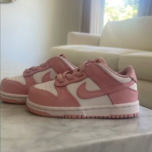 Nike Kids Sneakers in Pink and White